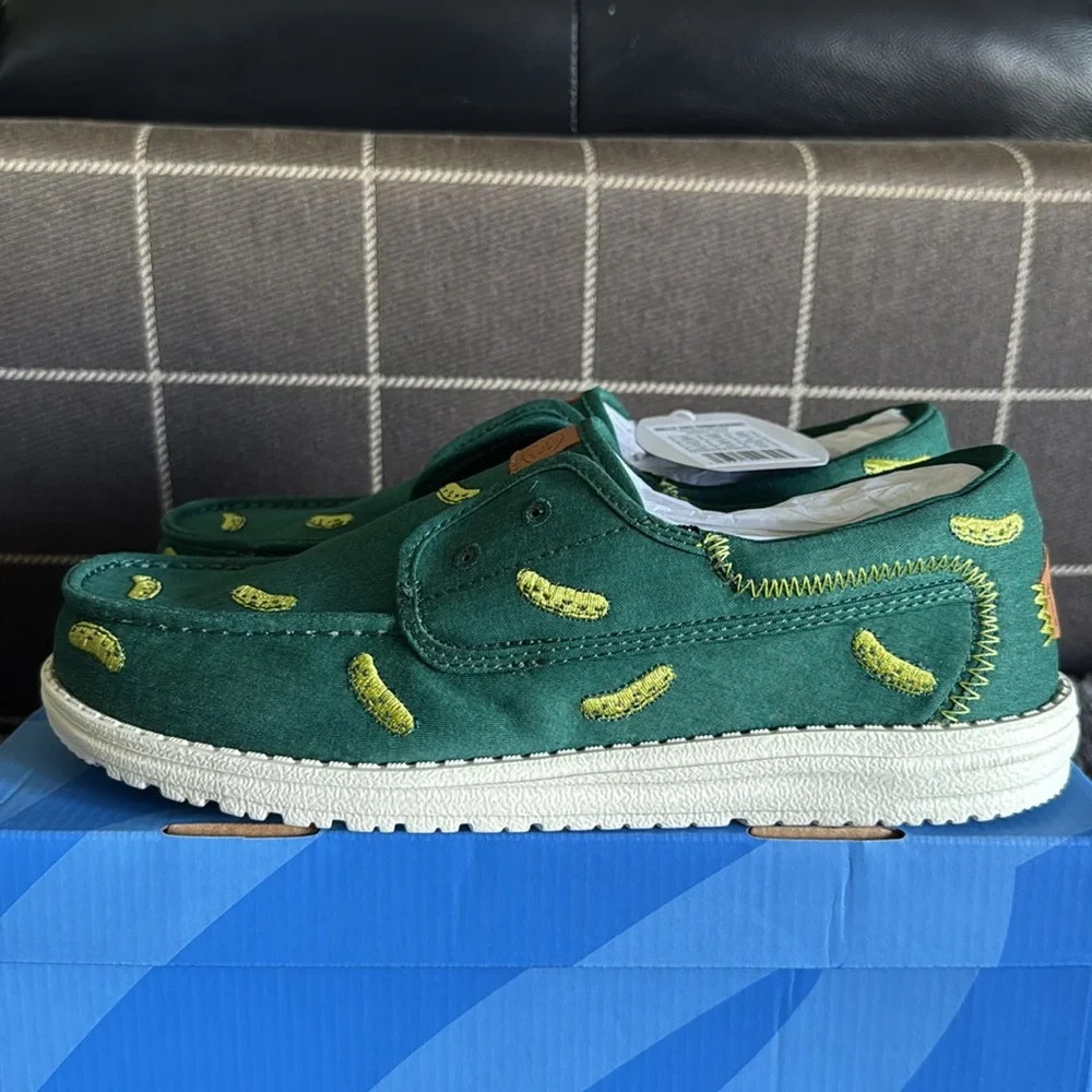 HEYDUDE Wally Cru Embroidered Pickles, M9